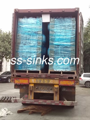 18 गेज स्टेनलेस स्टील डबल बाउल सिंक ध्वनि डिमॉस्फिकेशन और ड्रेनर के साथ यातायात क्षेत्रों में लंबे समय तक चलने के लिए