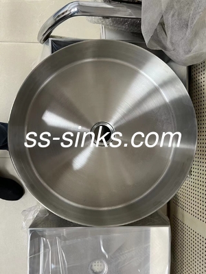 9 इंच सिंक गहराई अंडरमाउंट स्टेनलेस स्टील रसोई सिंक ब्रश / पॉलिश खत्म और आधुनिक शैली के साथ