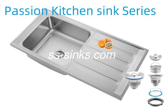 आधुनिक रसोई के लिए ड्रेनबोर्ड के साथ आधुनिक रियर ड्रेन प्लेसमेंट किचन सिंक